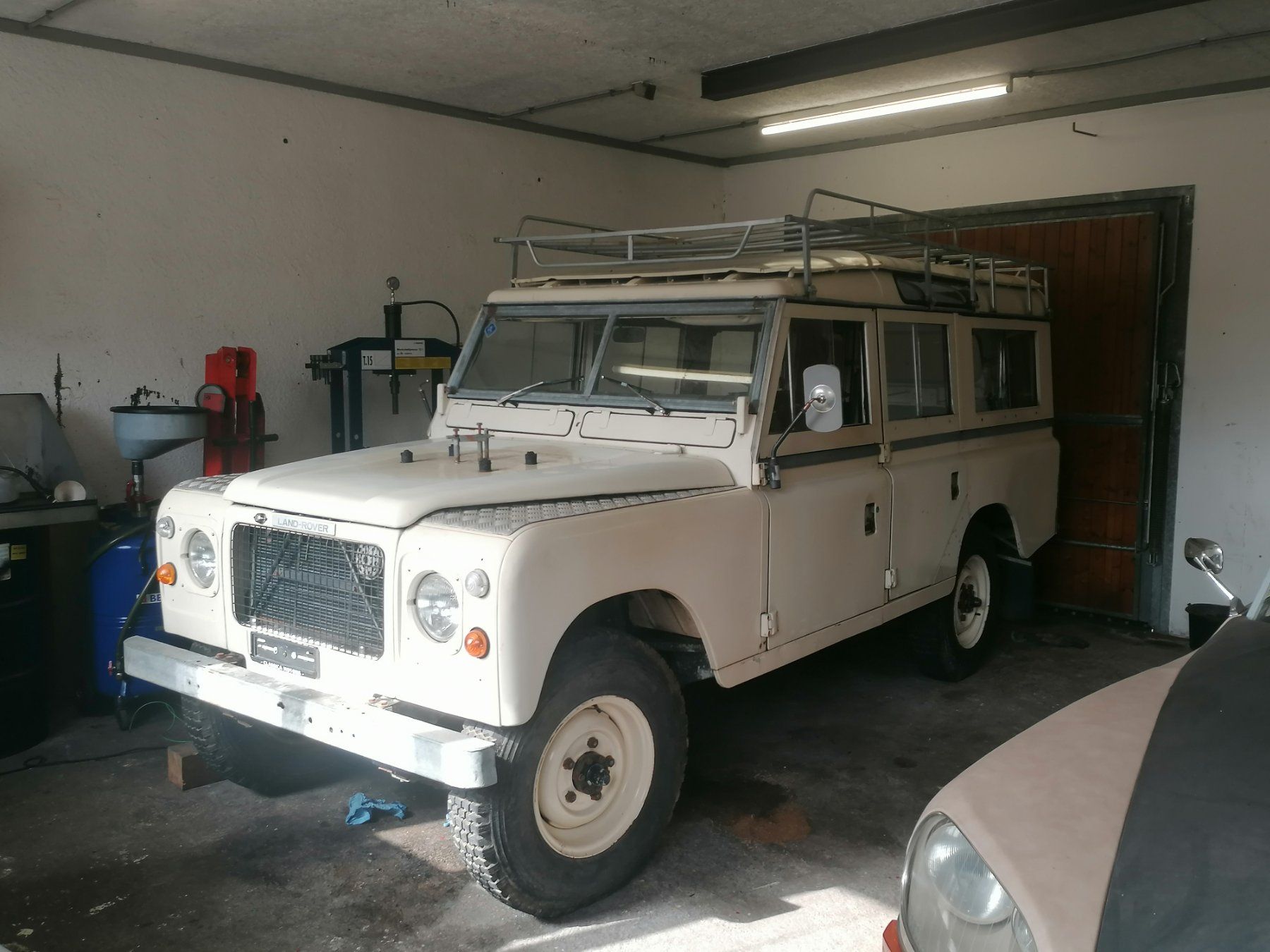 Land Rover Automobili: Land Rover 109 V8 Sahara – Usato da Lignières venduto da syl_9t65