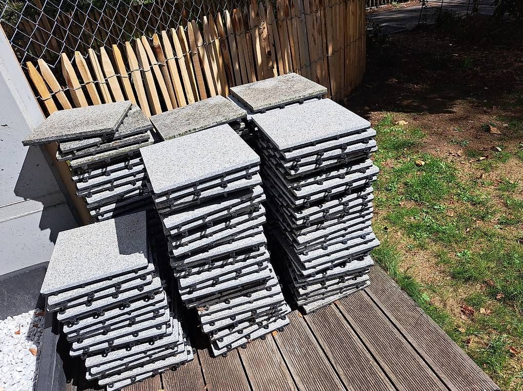Bodenbeläge: Gartenplatten abzugeben – Gebraucht aus Aarau von LenaMueller