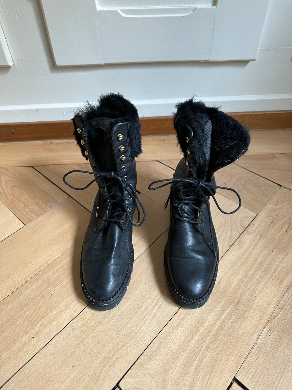 Massimo Dutti Chaussures femmes: MASSIMO  DUTTI - Leder Stiefelette schwarz 38 – D'occasion à Zürich par Diazaio 1