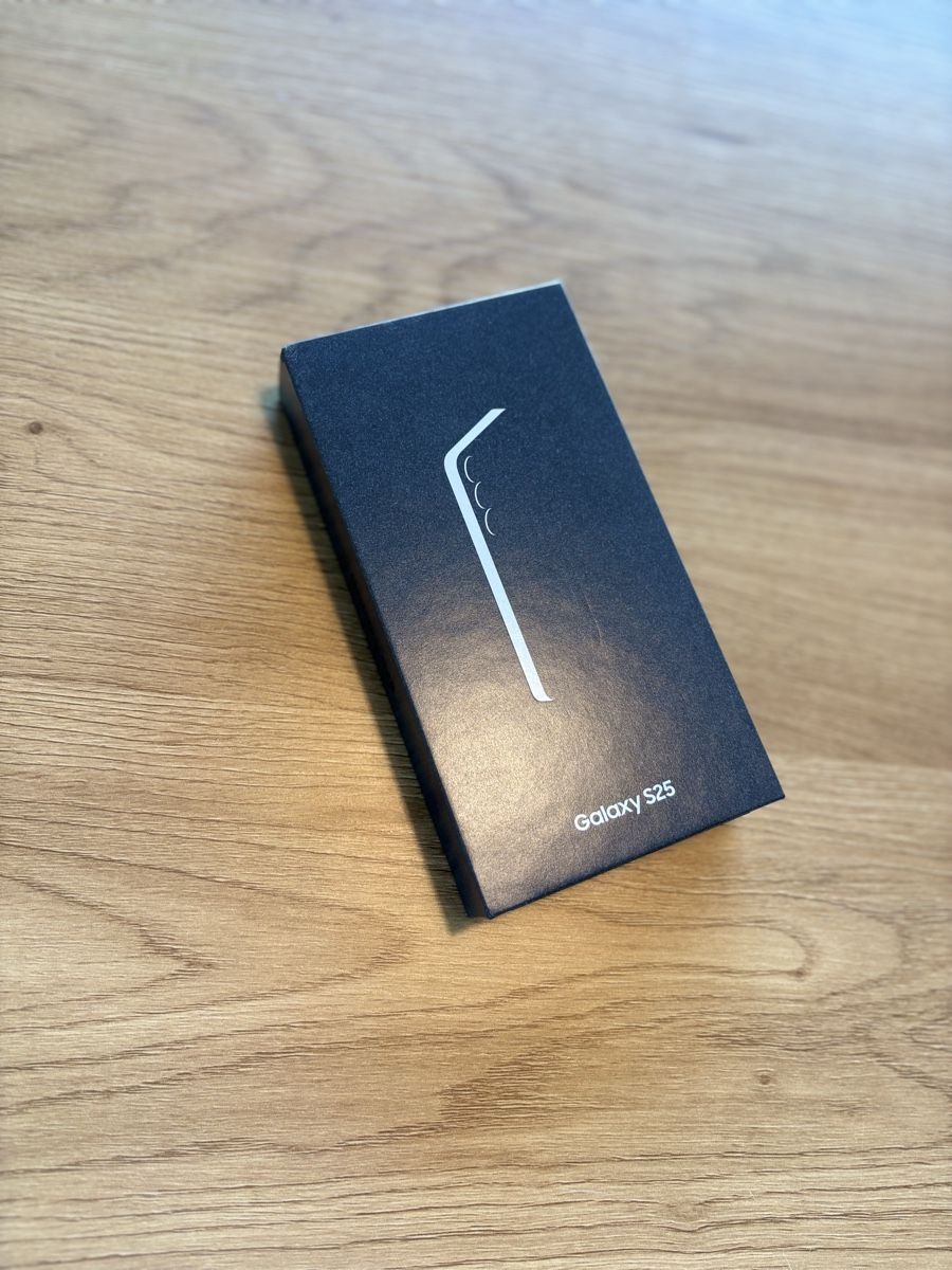 Samsung Telefoni cellulari / Smartphones: Ungeöffnetes Samsung S25 – Nuovo e nell'imballaggio originale da Horgen venduto da EditaM 4