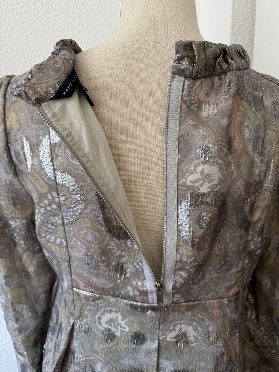Marc Jacobs Kleider: Robe Marc Jacobs, taille 4, en soie – Neu (gemäss Beschreibung) aus Morges von sandy069 4