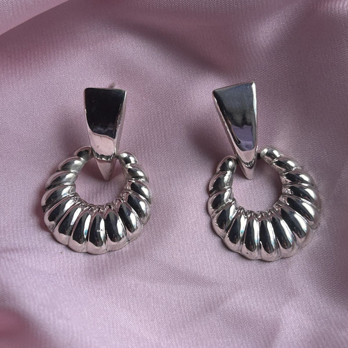 Orecchini pendenti & Orecchini a lobo: Ohrenringe Ovale Muschelringe( echt silber) – Nuovo e nell'imballaggio originale da Basel venduto da bellespirit