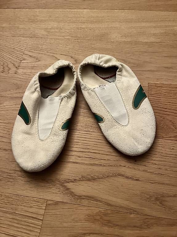 Scarpe da uomo: Iwa Kunstturnschuhe Gr. 31 – Usato da Oberwil b. Zug venduto da mic_9ct5
