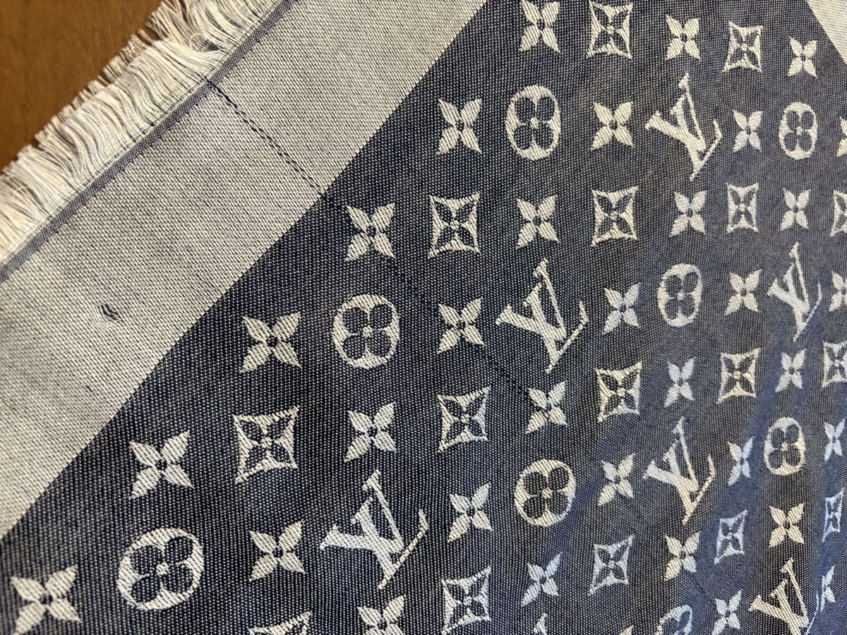 Louis Vuitton Foulard & Sciarpe: Louis Vuitton - Monogram Classic Tuch – Usato da Zürich venduto da FedeSara 4