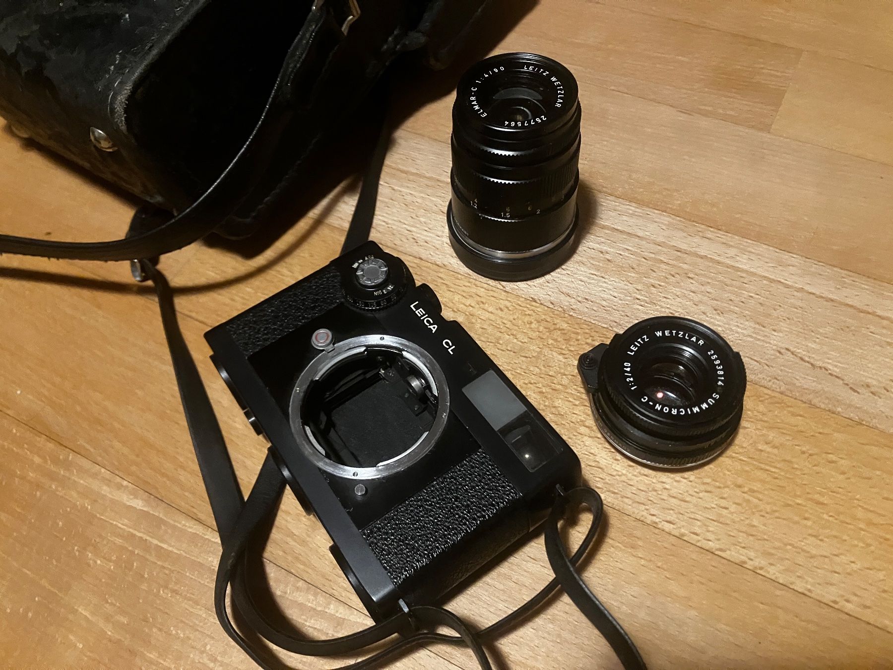 Leica Appareil photo: Leica CL mit Summicron 40mm und 90mm f4 – Défectueux à Grüt (Gossau ZH) par dom_hrd7