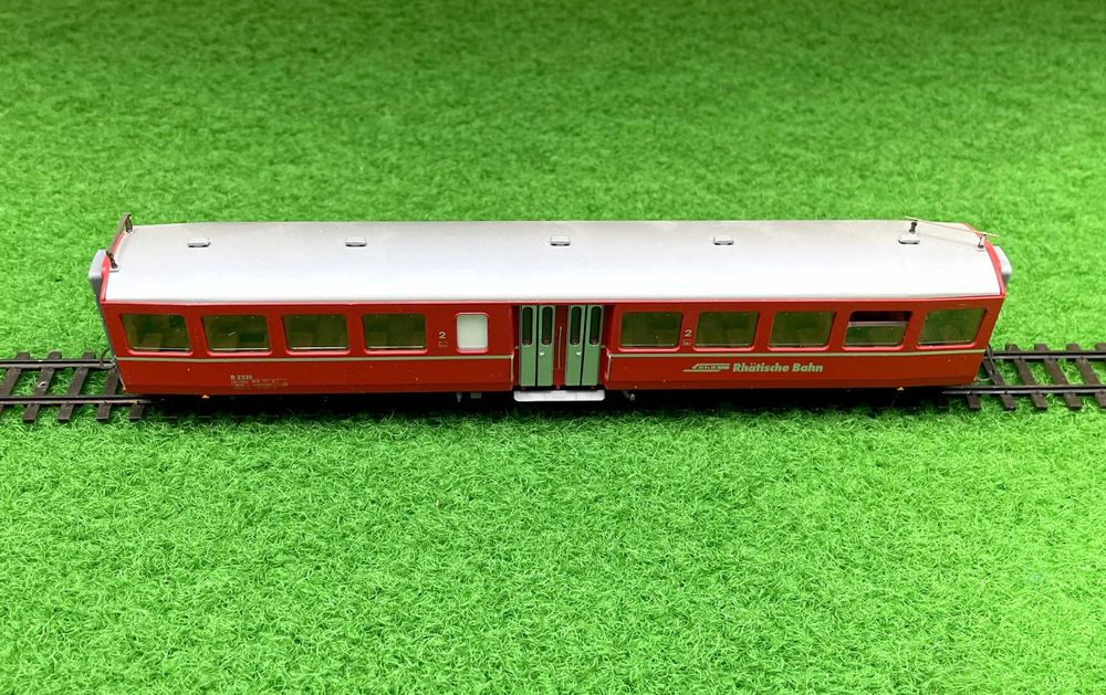 Voiture BEMO RhB 2317 2ème Classe – Échelle HOe (voie étroite) – Plastique/Métal – Rouge