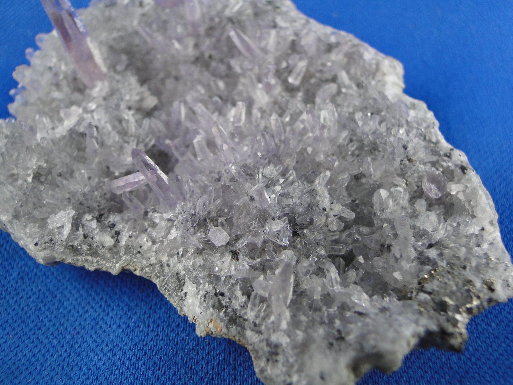 Minerali & Pietre curative: Quarz var. Amethyst – Usato da Schinznach Bad venduto da Demerald 2