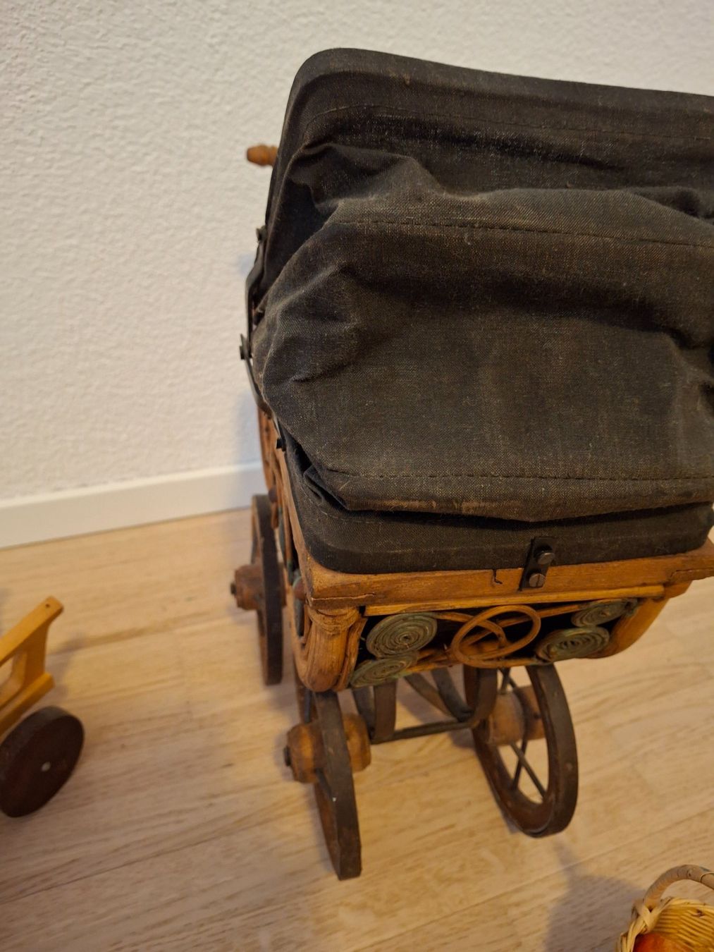 Carrozzine per bambole: Alter Puppenwagen & -kutsche – Usato da Dietikon venduto da Hwengi 3