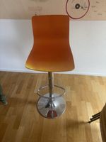 Barhocker orange höhenverstellbar mit Fussring