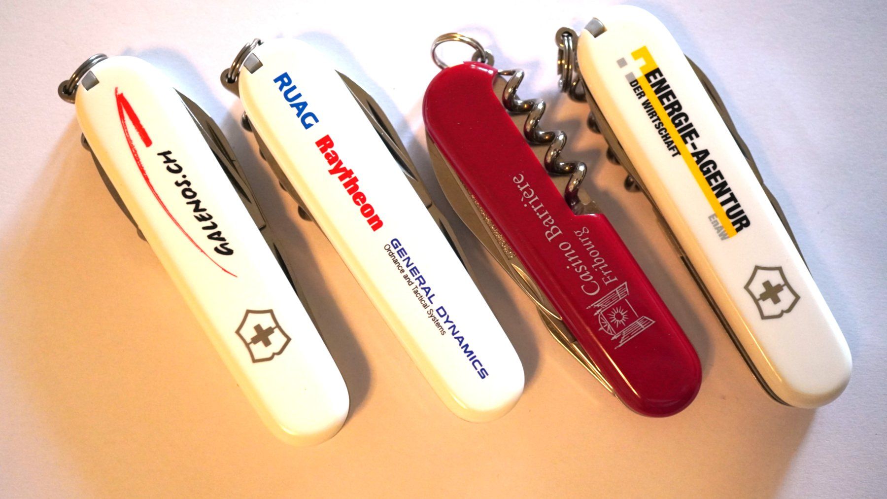 Victorinox Coltelli tascabile: 3 x Viktorinox 1 x Wenger Sackmesser – Usato da Worb venduto da worb01