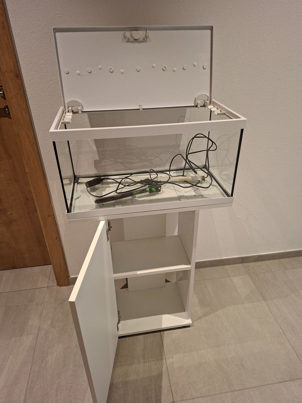 Eheim Acquari: Aquarium mit Unterschrank – Usato da Brittnau venduto da Thrasher85 3