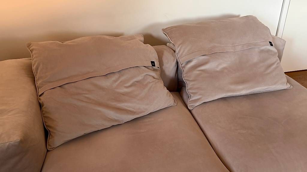 Divani: Vetsak Modular Sofa+Jumbo Pillow  Silky Velvet Light Grey – Usato da Zürich venduto da ZuriHott 1