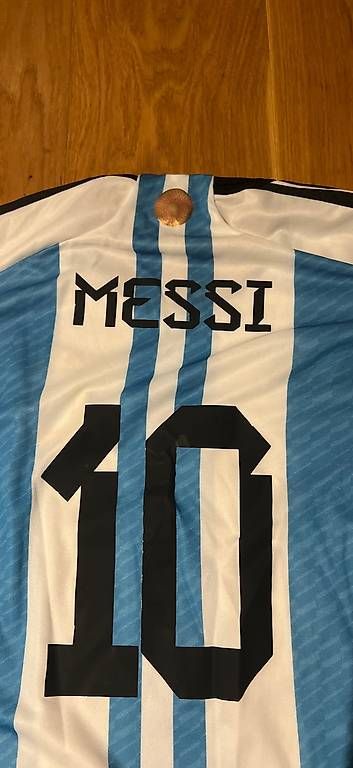 Leibchen & Hosen: Messi Trikot REPLICA  – Neu und originalverpackt aus Zürich von and_fwy7 2