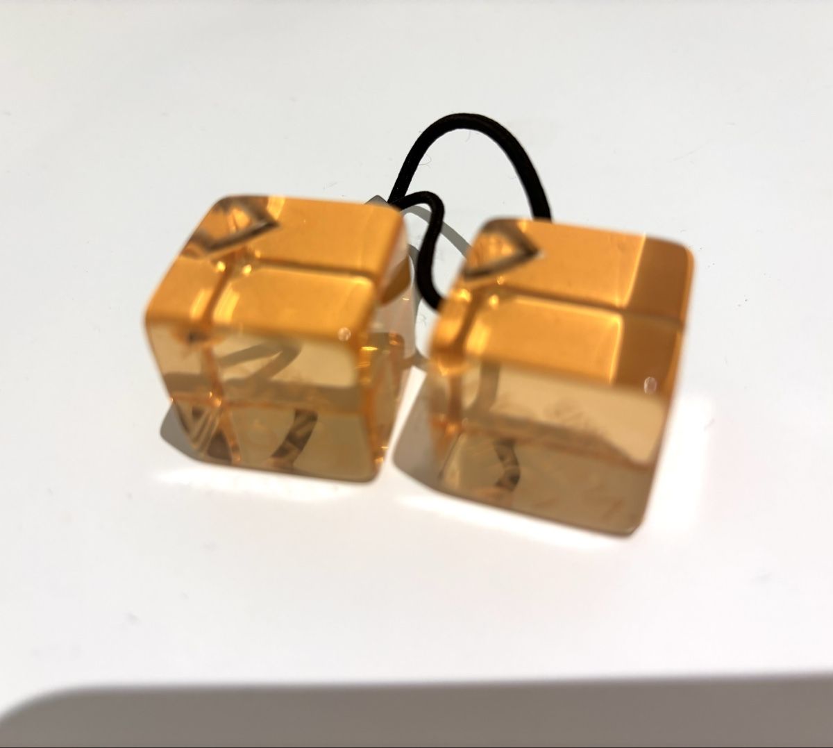 Louis Vuitton Accessori per capelli: Original Louis Vuitton Hair Monogram Cube – Usato da Winterthur venduto da Atelier.W.Maison 3