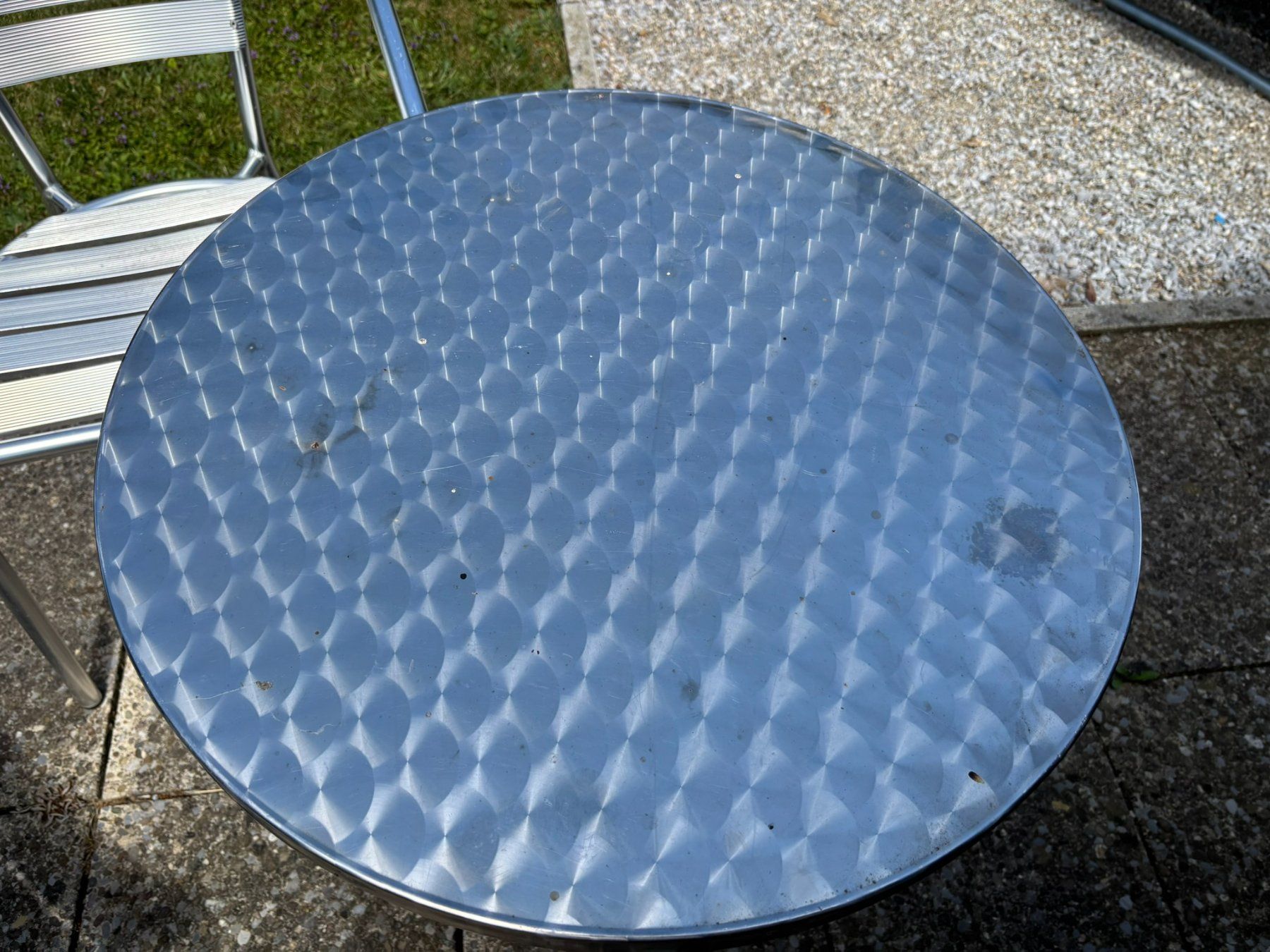 Set di tavolo e panche: Bistrotisch / Gartentisch mit zwei Stühlen – Usato da Grüningen venduto da Teppich1 1