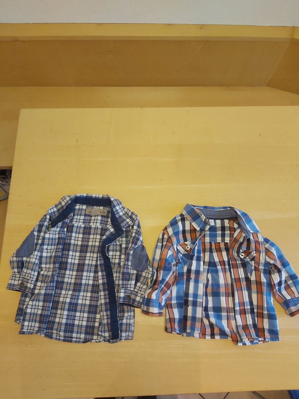 Lotti & Set di vestiti: Hemden junge Gr. 74 – Usato da Disentis/Mustér venduto da epa_862v 2