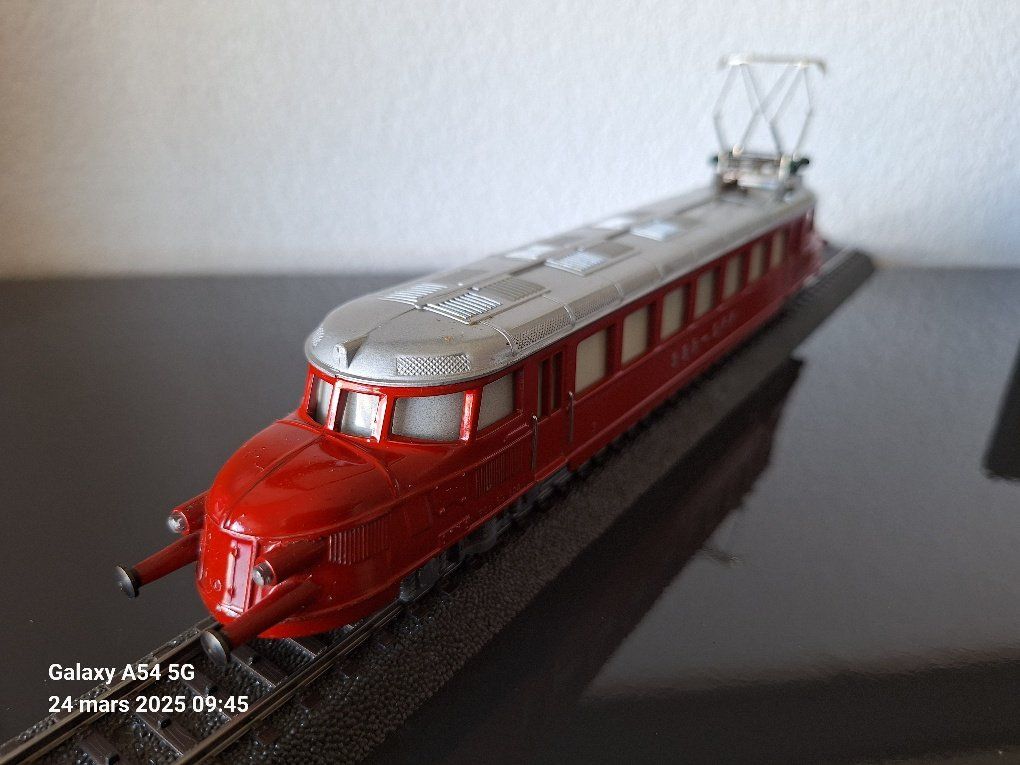 Hag Trains électriques: HAG HO. Flèche rouge SBB - CFF RCe 2/4, avec boite – D'occasion à Saxon par flicfloc 2