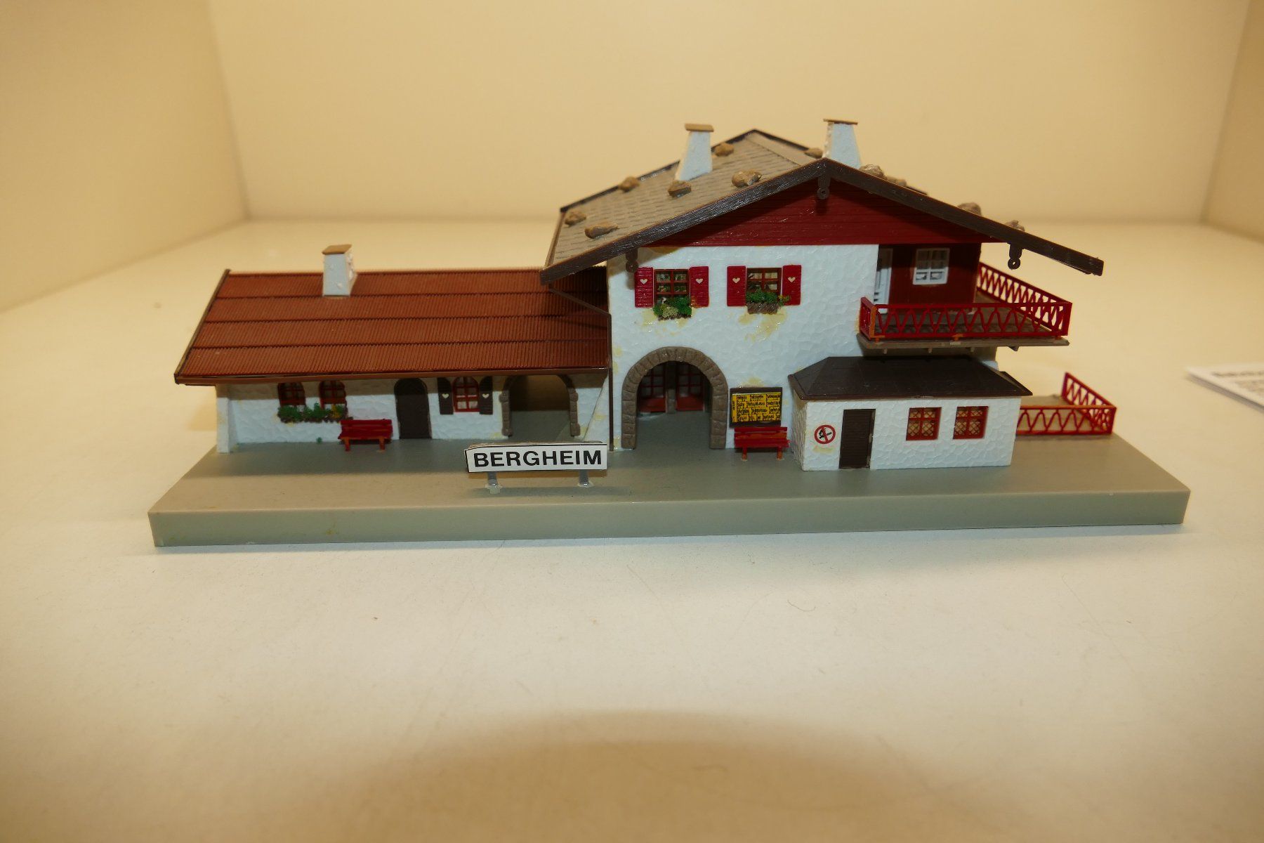 Faller Modellini di ferrovie: Faller H0: Bahnhof Bergheim – Usato da Niederhasli venduto da rail-duerst 3