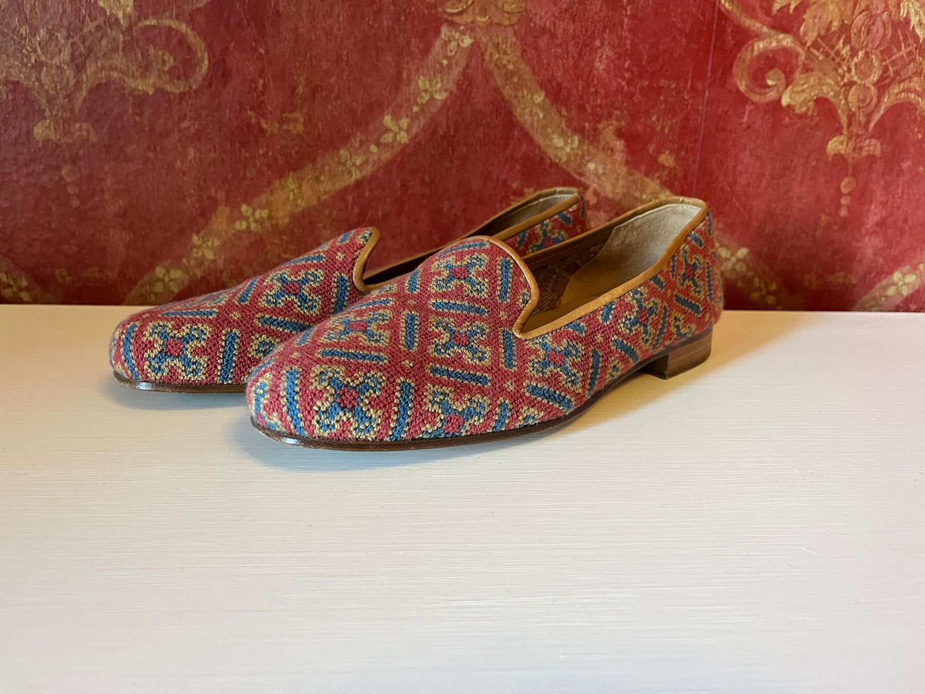 Scarpe da donna: STUBBS & WOOTON Brodées rouge – Usato da GENEVE venduto da hehakasapa 1