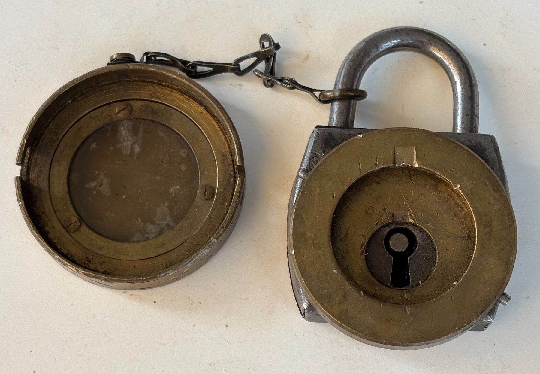 Lucchetti: ANTIKES VORHÄNGESCHLOSS – Difettoso da Ostermundigen venduto da wini63 1