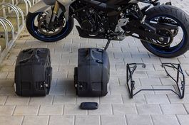 Suzuki GSR 750 Seitenkoffer + Halterung
