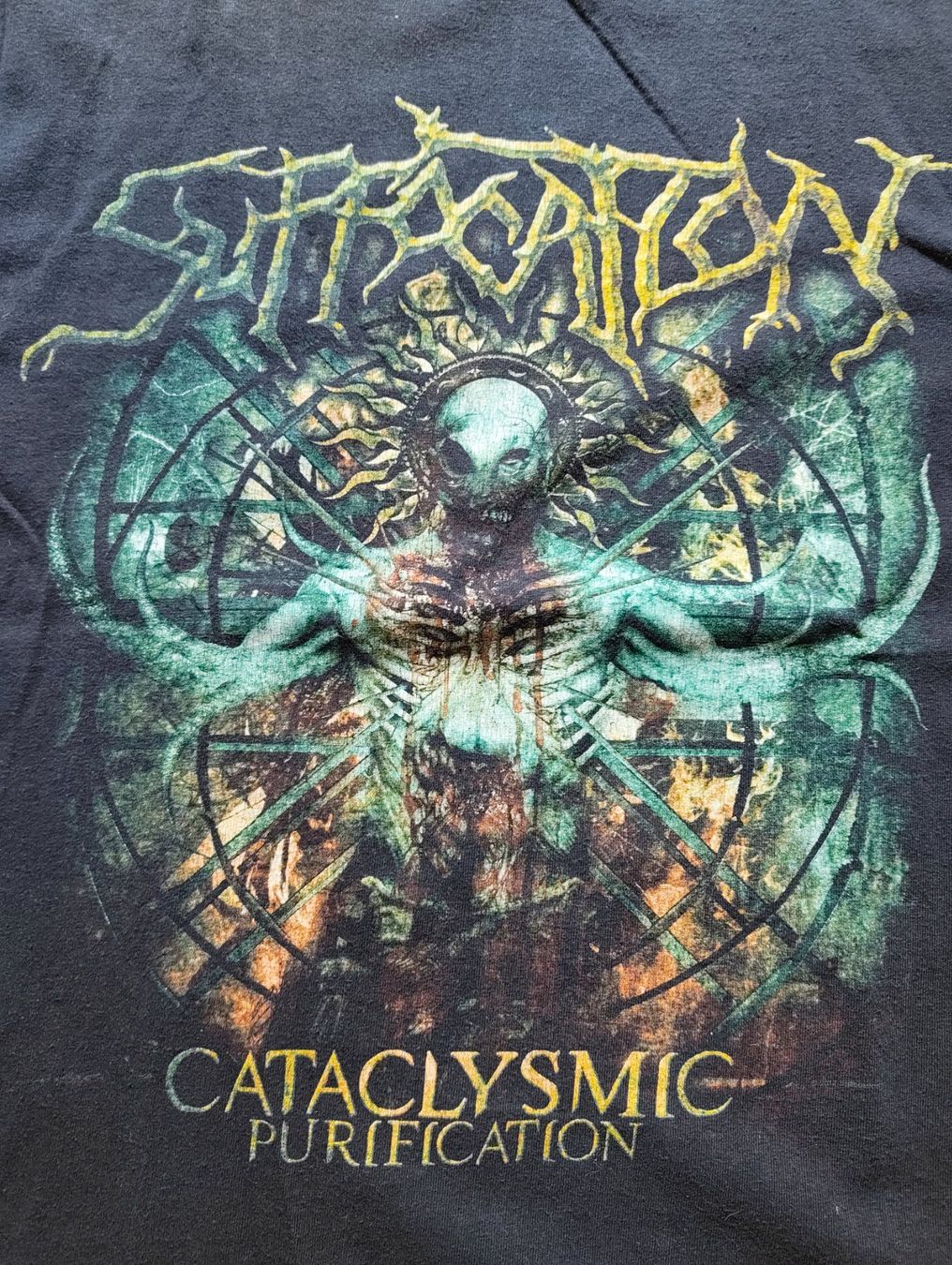 T-shirt: Suffocation Cataclysmic Purification T-shirt, Gildan L – Usato da St-Aubin-Sauges venduto da Cradle_of_Shirt 1