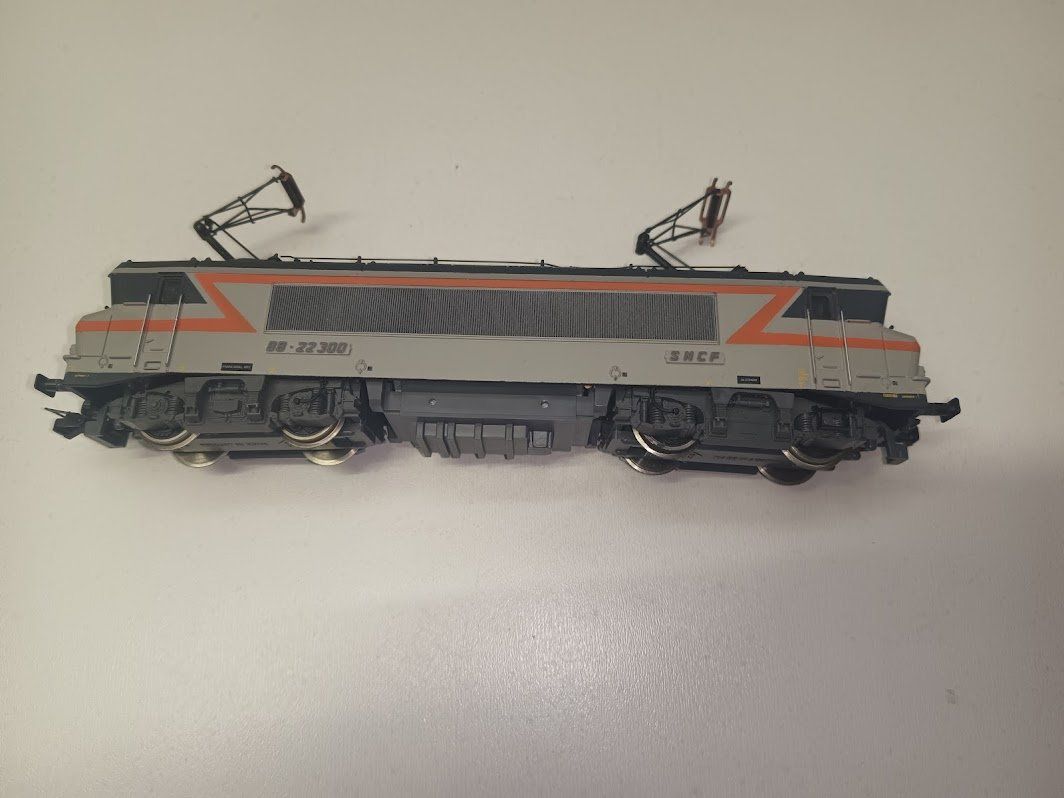 Roco Modellini di ferrovie: Roco SNCF BB22200 – Difettoso da Amlikon-Bissegg venduto da Bienenlok