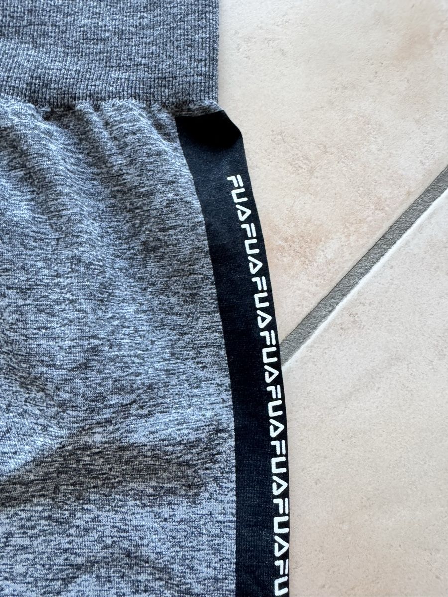 Fila Leggings: capri de sport fila – Usato da Lonay venduto da nei_79jc 1