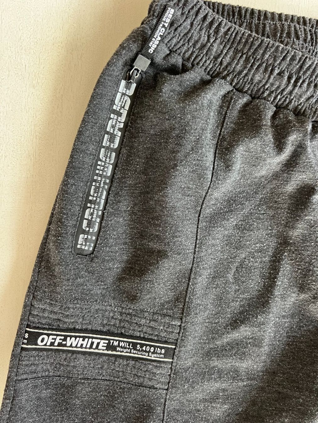 Off-White Pantaloni: Jungen Shorts, Grau, Grösse L – Usato da Rüschlikon venduto da 21moje 2