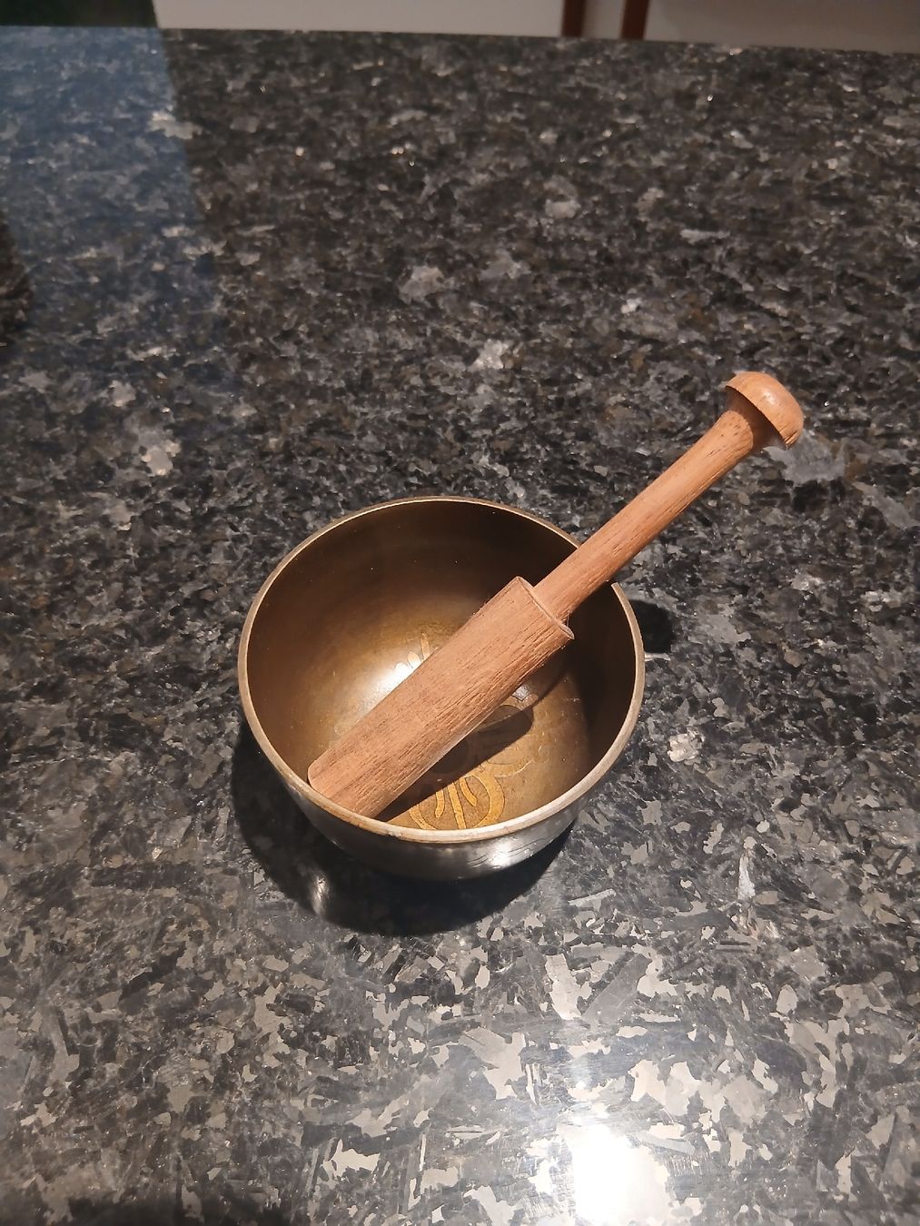 Alle Dekorationen: Singende Schale Messing mit Holzschlegel Durchmesser 9cm – Gebraucht aus Galgenen von katja_w