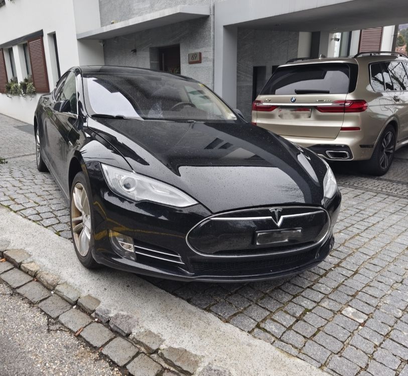 Luxus Tesla Gebraucht Kaufen Fotosnull