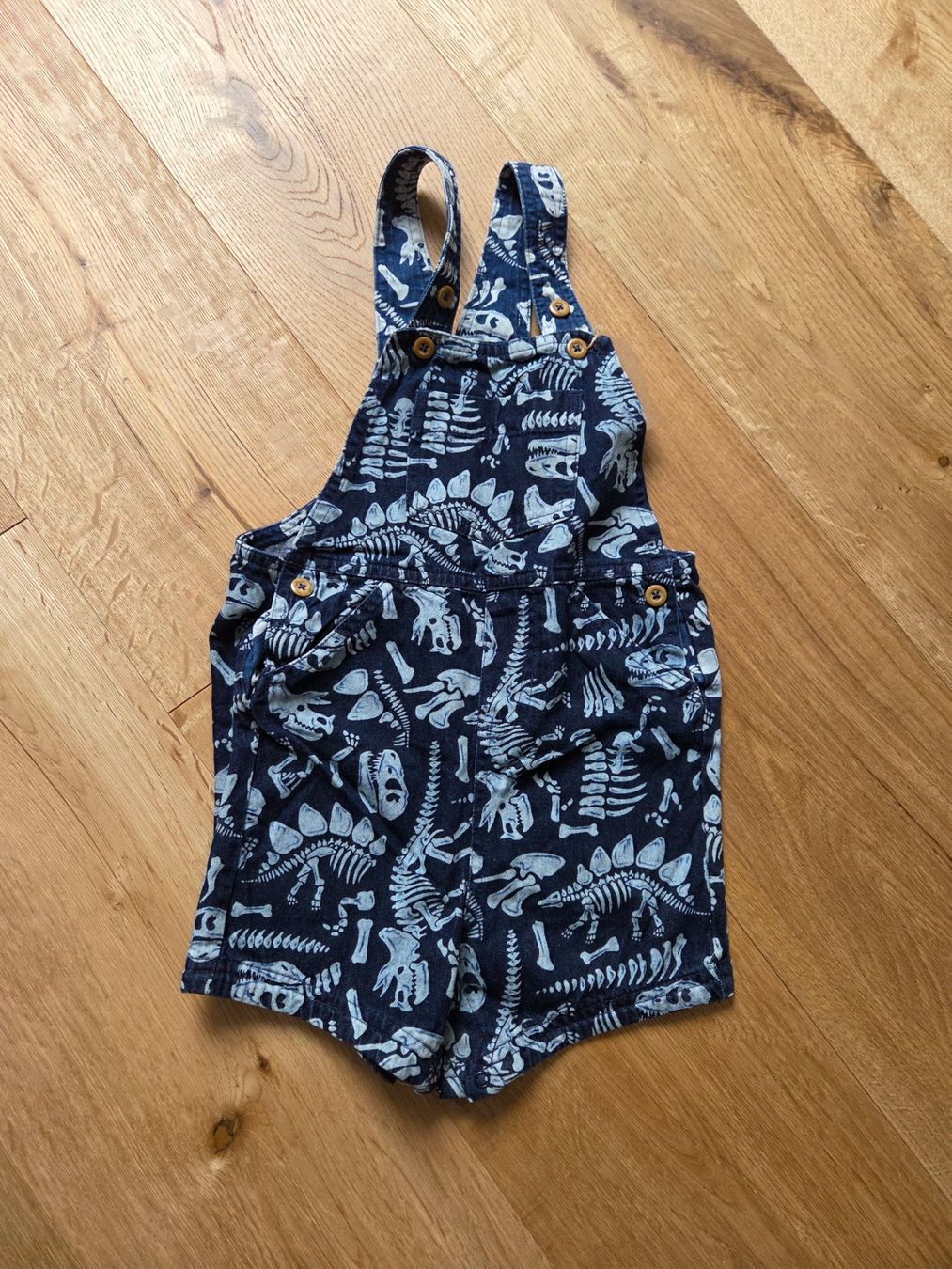 Jumpsuits: Kurze Latzhose Kleinkind Gr. 92 – D'occasion à Bremgarten AG par sabrownie