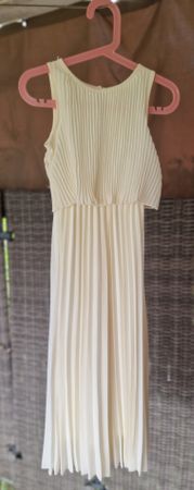 Jumpsuit weiss mit Plissee Grösse 104 guter Zustand