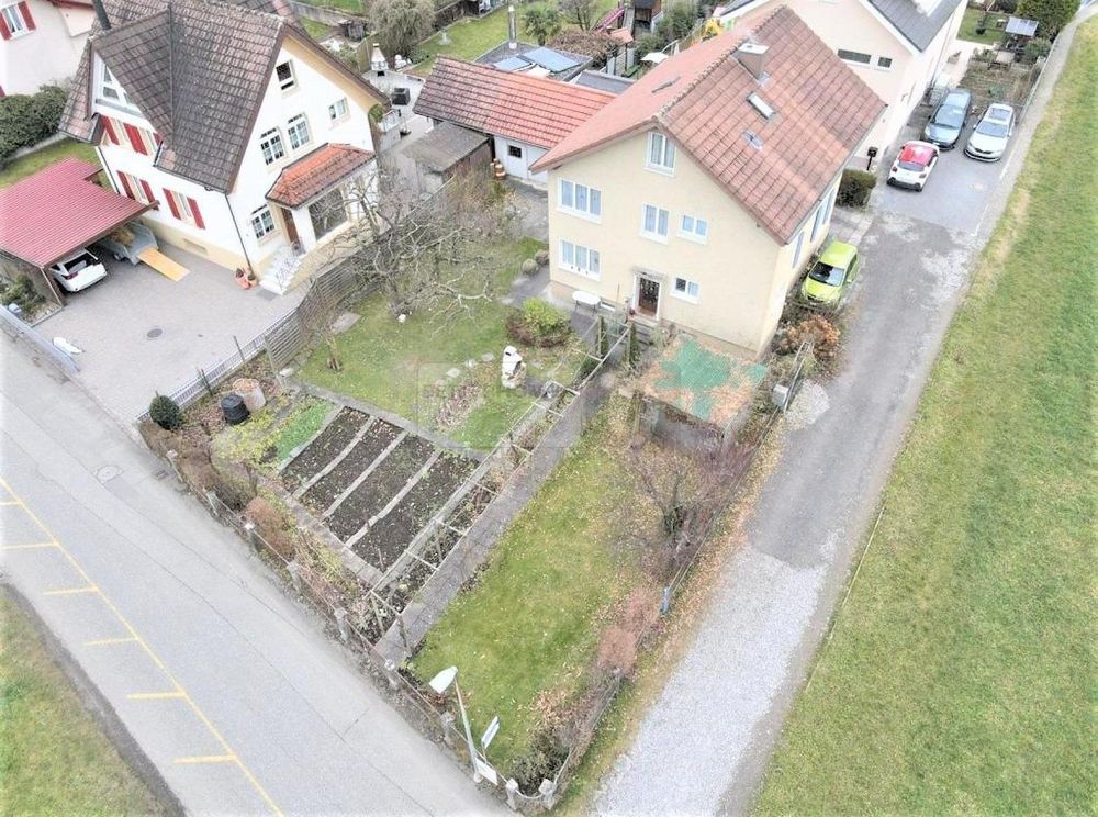 Familienfreundliches Zweifamilienhaus in Brittnau mit Garten Kaufen
