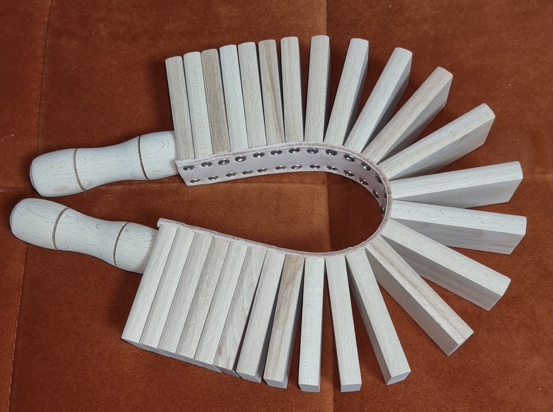 Strumenti musicali: Holzratsche Musik Instrument – Usato da Erschwil venduto da hexeraus
