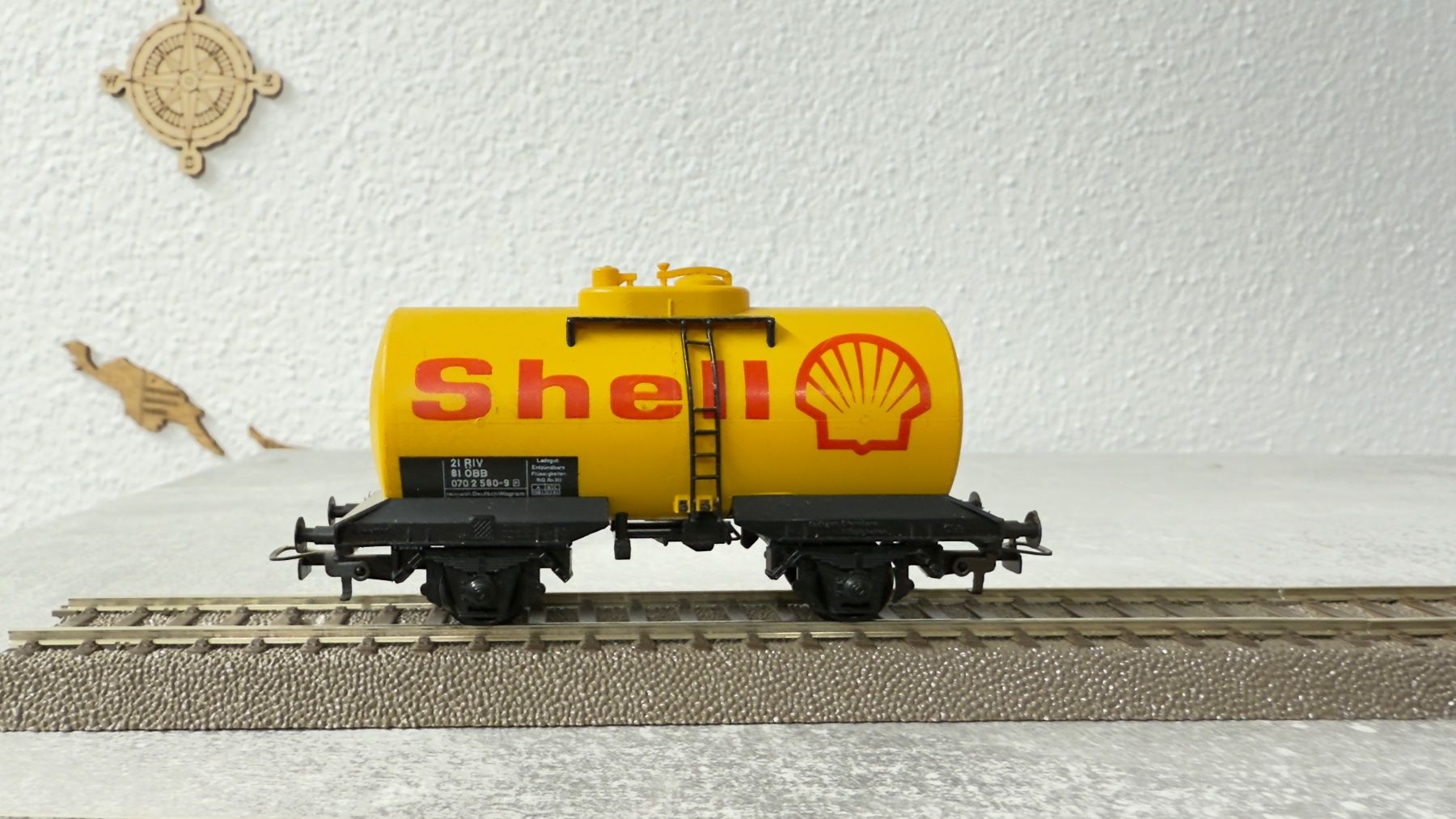 Kleinbahn Modellini di ferrovie: Kleinbahn Shell Tankanhänger H0 / DC mit EVP – Usato da Schlieren venduto da rat_lq6b 6