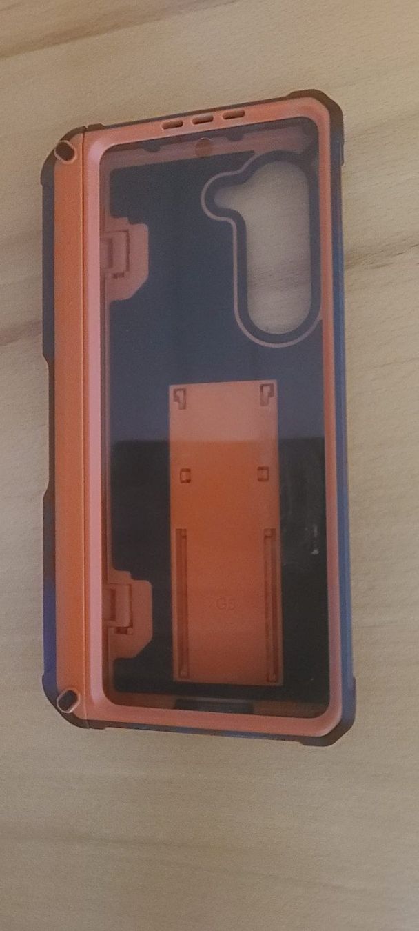 Samsung Cover & Protezioni schermo: SAMSUNG COVER FOLD 5/6 – Nuovo e nell'imballaggio originale da Thal venduto da Rolando2