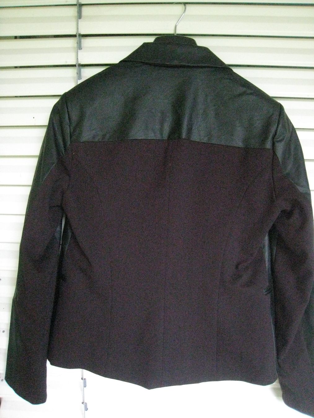 Cinque Giacche: schwarzer Kunstleder Blazer / Vicario Cinque / M – Nuovo (secondo la descrizione) da Gipf-Oberfrick venduto da Brogle-Larson 1