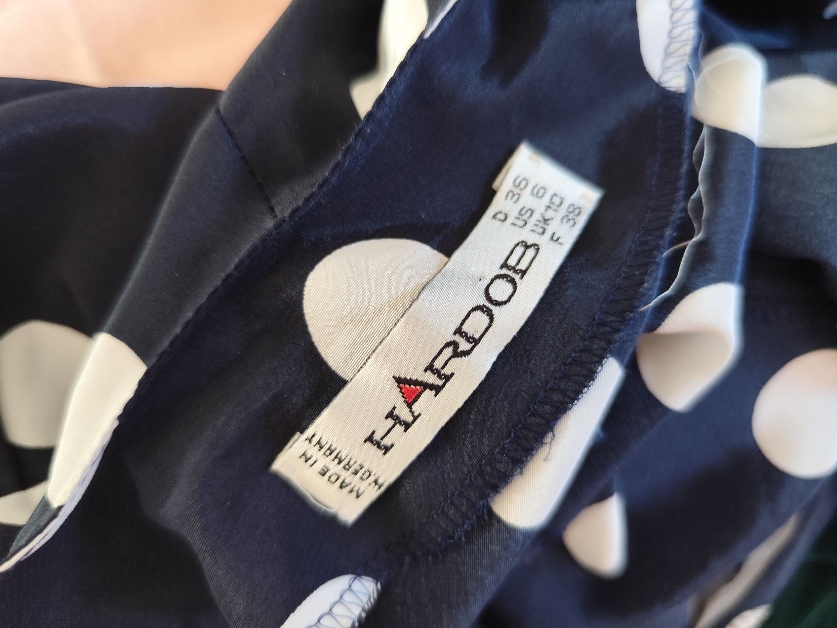 Camicette: Retro Polka Dot Navy Blouse, HARDOB, size 36 – Usato da Mägenwil venduto da VintageGirly 7