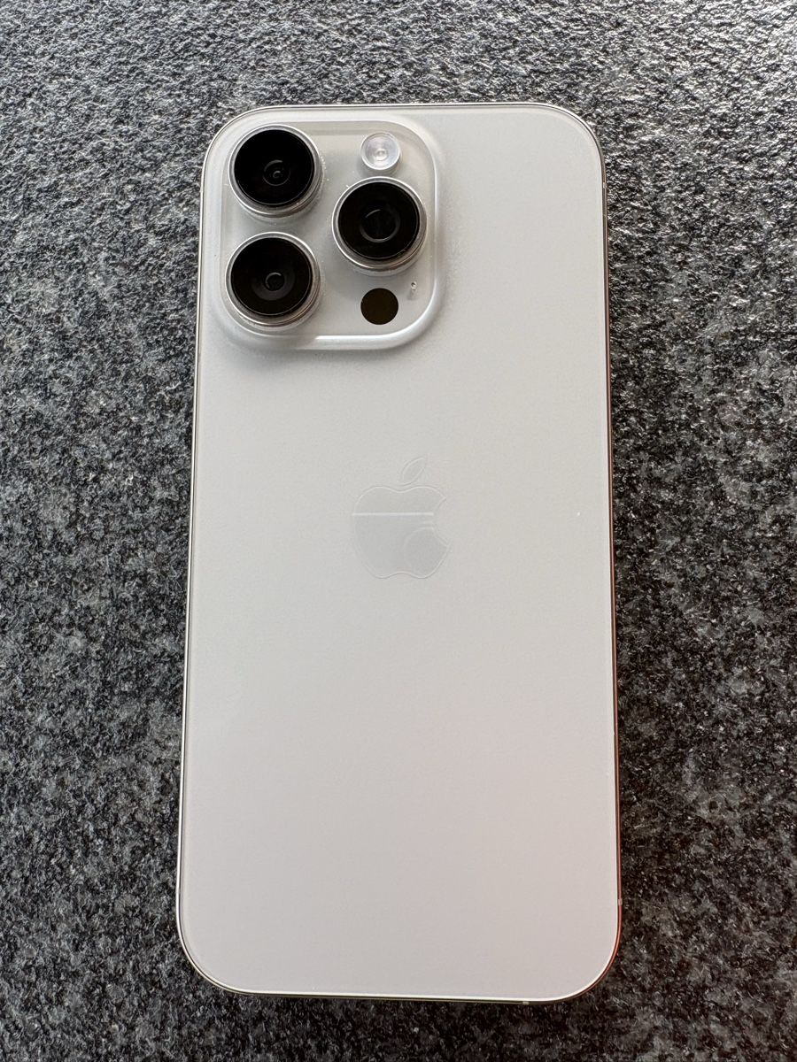 Apple Telefoni cellulari / Smartphones: Smartphone Apple iPhone 16 Pro schwarz – Usato da Heerbrugg venduto da bischi13 6