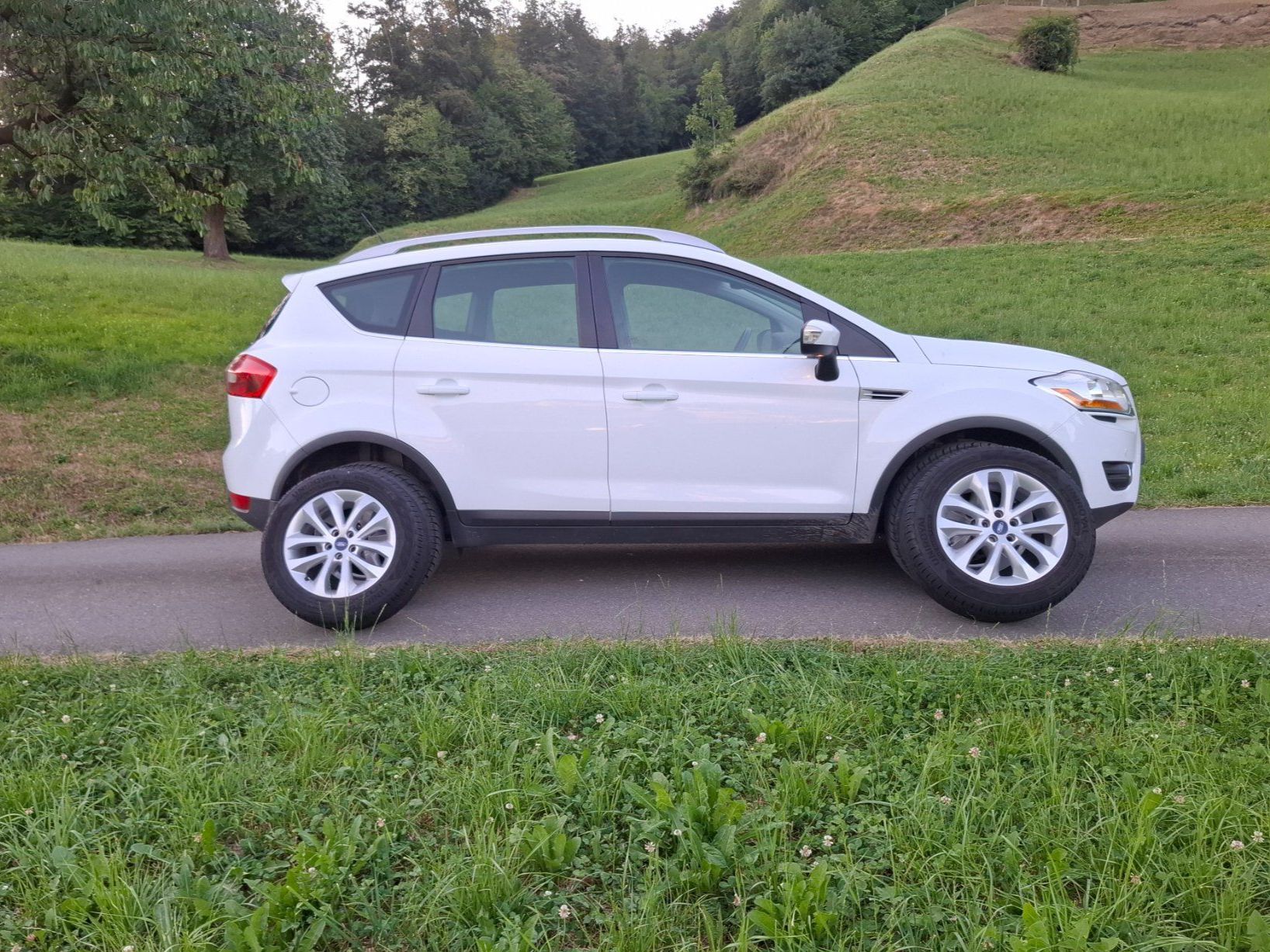 Ford Autos: Ford Kuga 2.0 TDCi 4x4 – D'occasion à steinen par frosch079 4