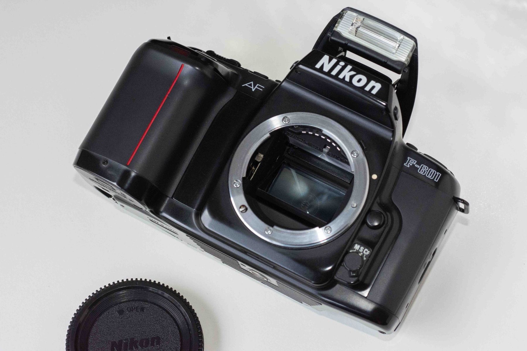 Nikon Fotocamera: Nikon F601 Analogkamera – Usato da Schwerzenbach venduto da floridan 1