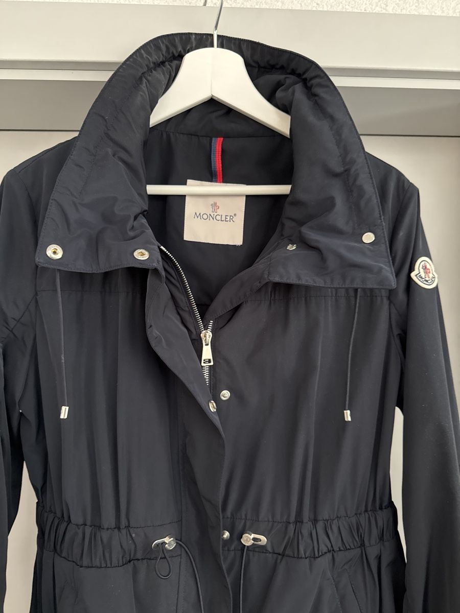 Moncler Giacche: Moncler leichte Damenjacke – Usato da Ulisbach venduto da Schoggikugel 1