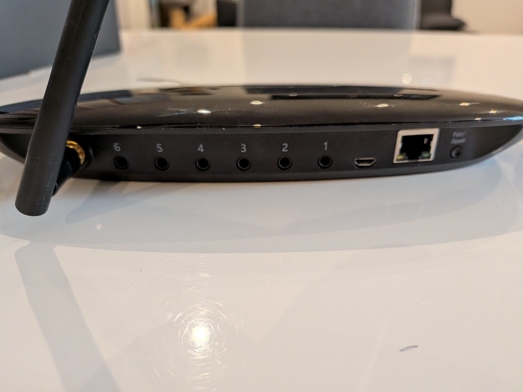 Logitech Telecomandi: Logitech Harmony Pro 2400 – Usato da Aproz (Nendaz) venduto da raphfournier 1
