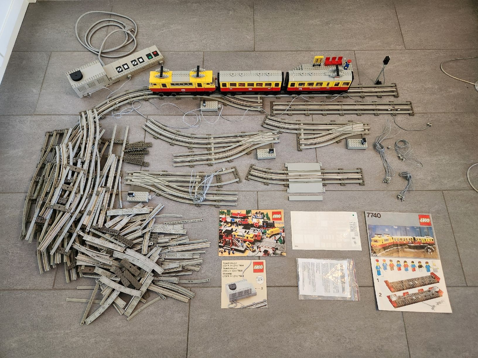 Lego Kit di costruzioni: Train LEGO 7740 12V complet - avec rails et transformateur – Usato da Neyruz FR venduto da Hhenrik