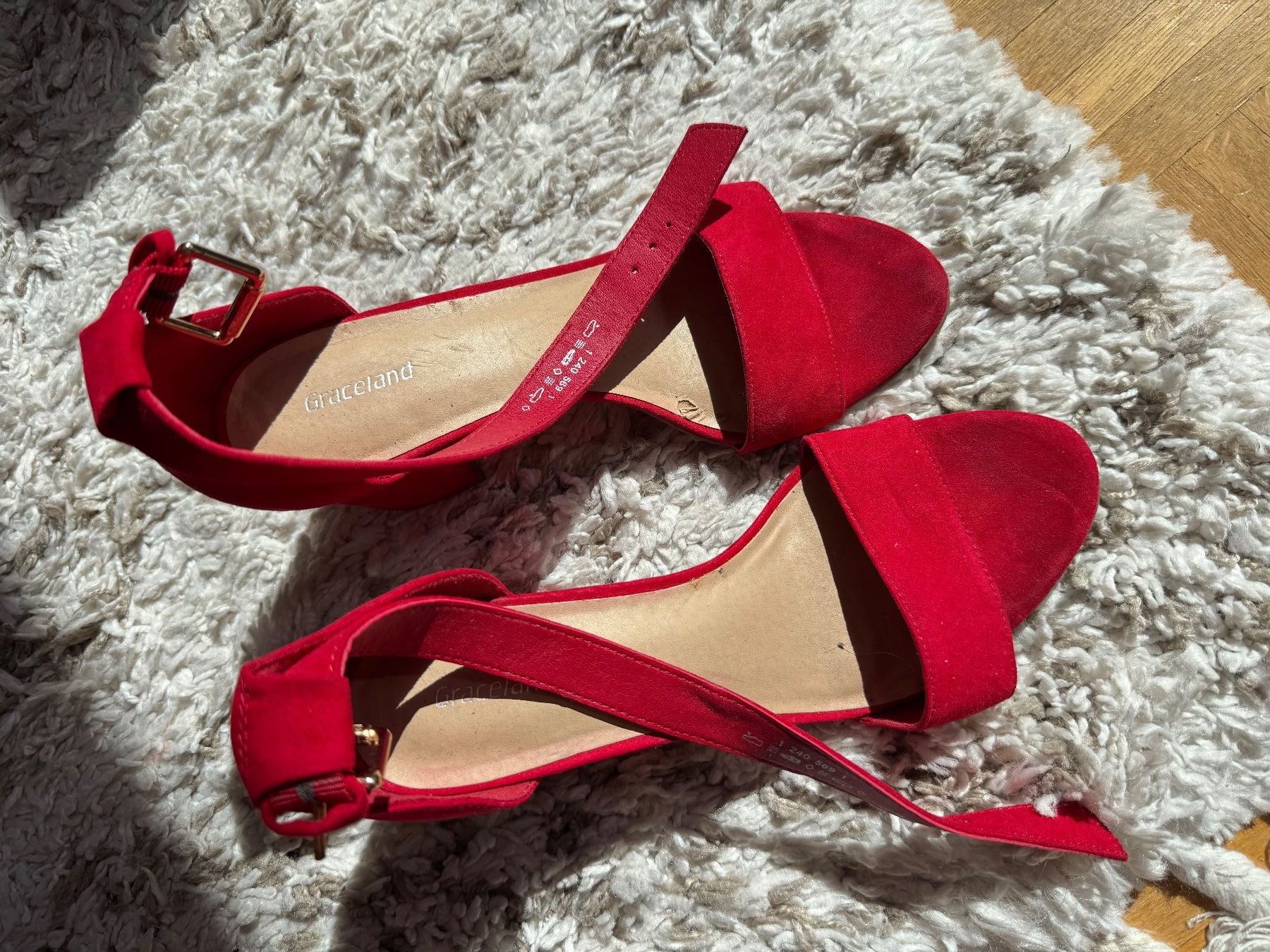 Scarpe da donna: Mini talons rouges – Usato da Montreux venduto da Iza_81199 1