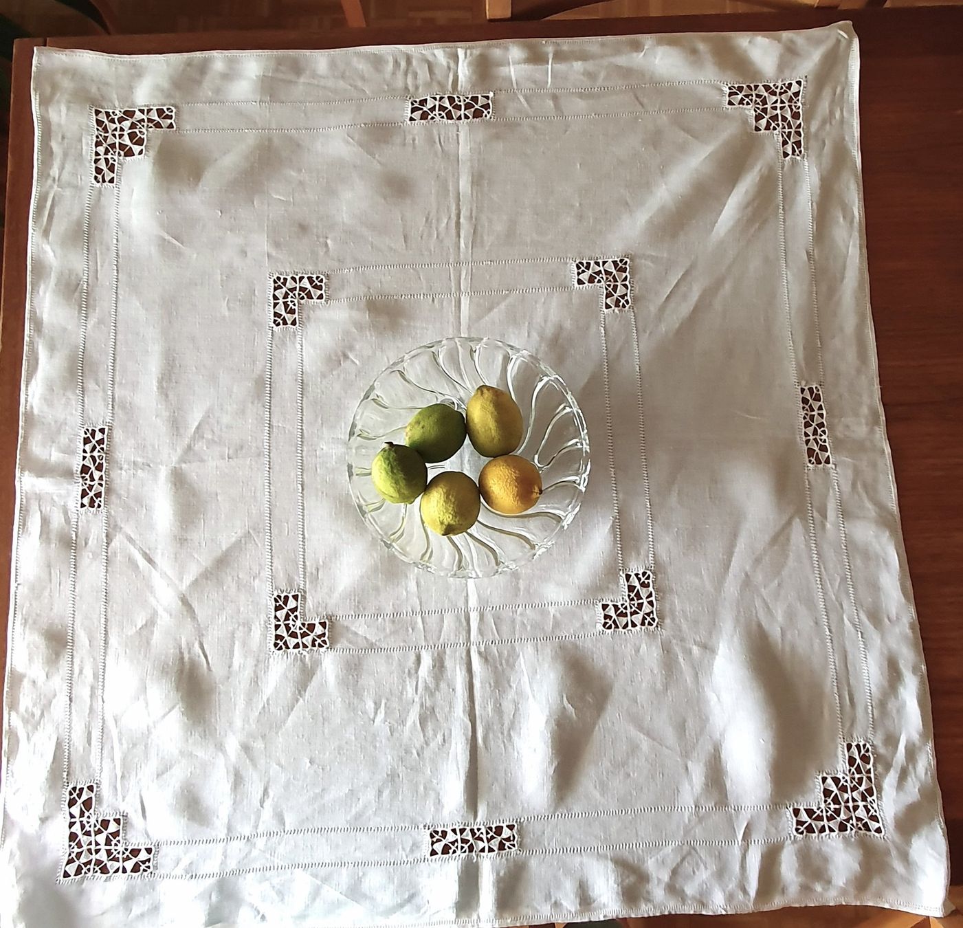 Sonstige Tischwäsche: Ancienne nappe carrée, 85 x 85 cm – Gebraucht aus Lausanne von venise001 6