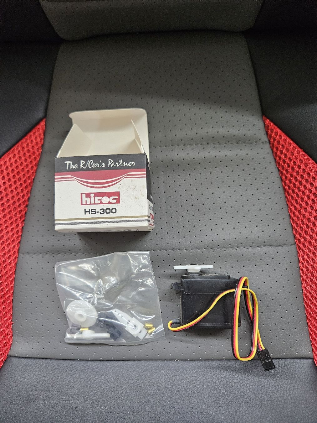 Modellismo RC: 3stk. hitec HS-300 servo – Usato da Jona venduto da ulfhednar01 1