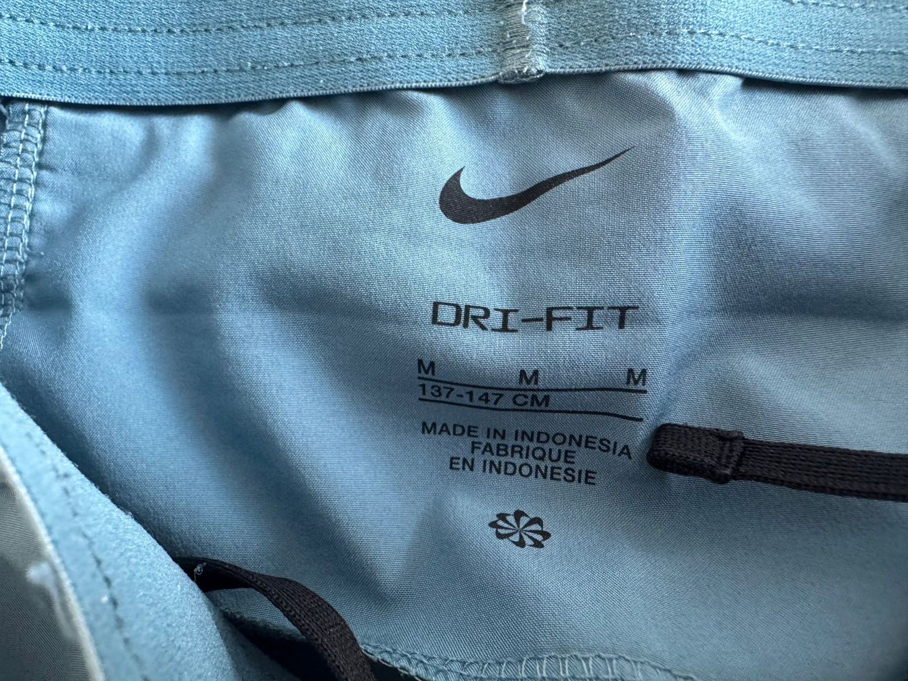 Nike Pantaloni: Short Nike bleu taille M – Usato da Chatelaine venduto da lae_7h8n 2