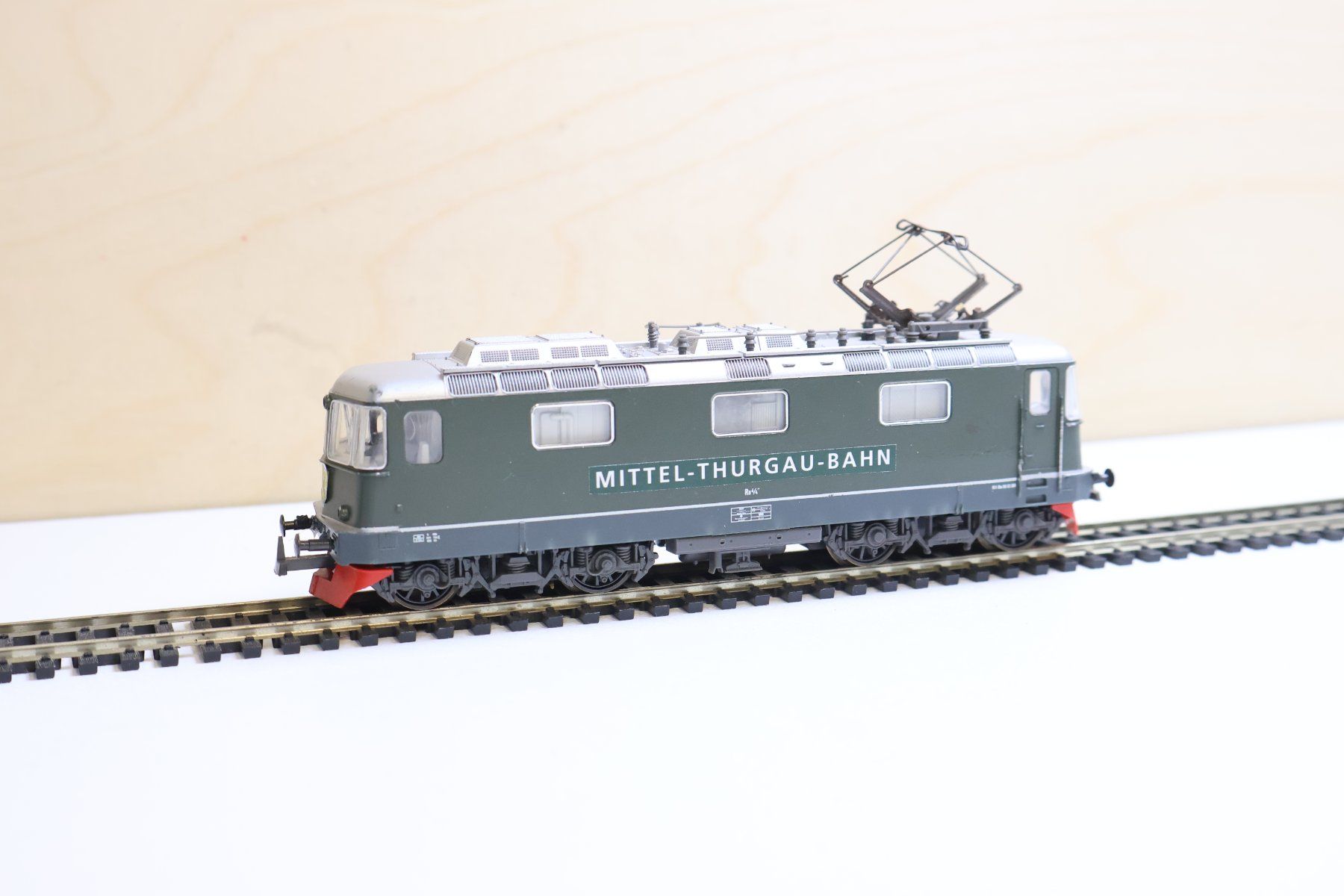 Lima Modelleisenbahnen: Lima SBB Re 4/4 E-Lok - Mittel Thurgau Bahn - H0 DC – Gebraucht aus Winterthur von Monstera 4